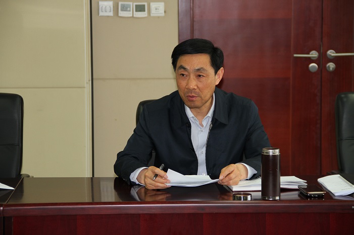 李志信在讲话中指出,市林业局中心组学习坚持的比较好,机关和局属单位